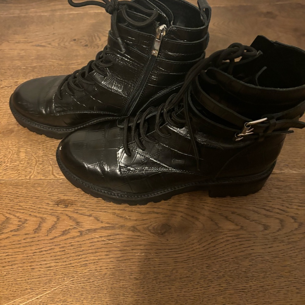 Marc Fisher Women's Black Crocodile Barren 2 Lace Up combat boots size 8 - Picture 2 of 10